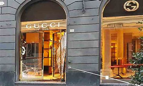 gucci vetrina rotta genova|negozi gucci oggi.